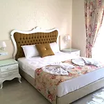 Naz Hotel 3*