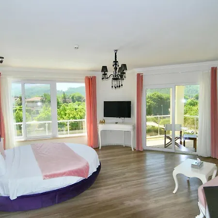 戈西克纳兹酒店 3*