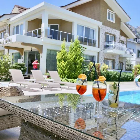 戈西克纳兹酒店 3*